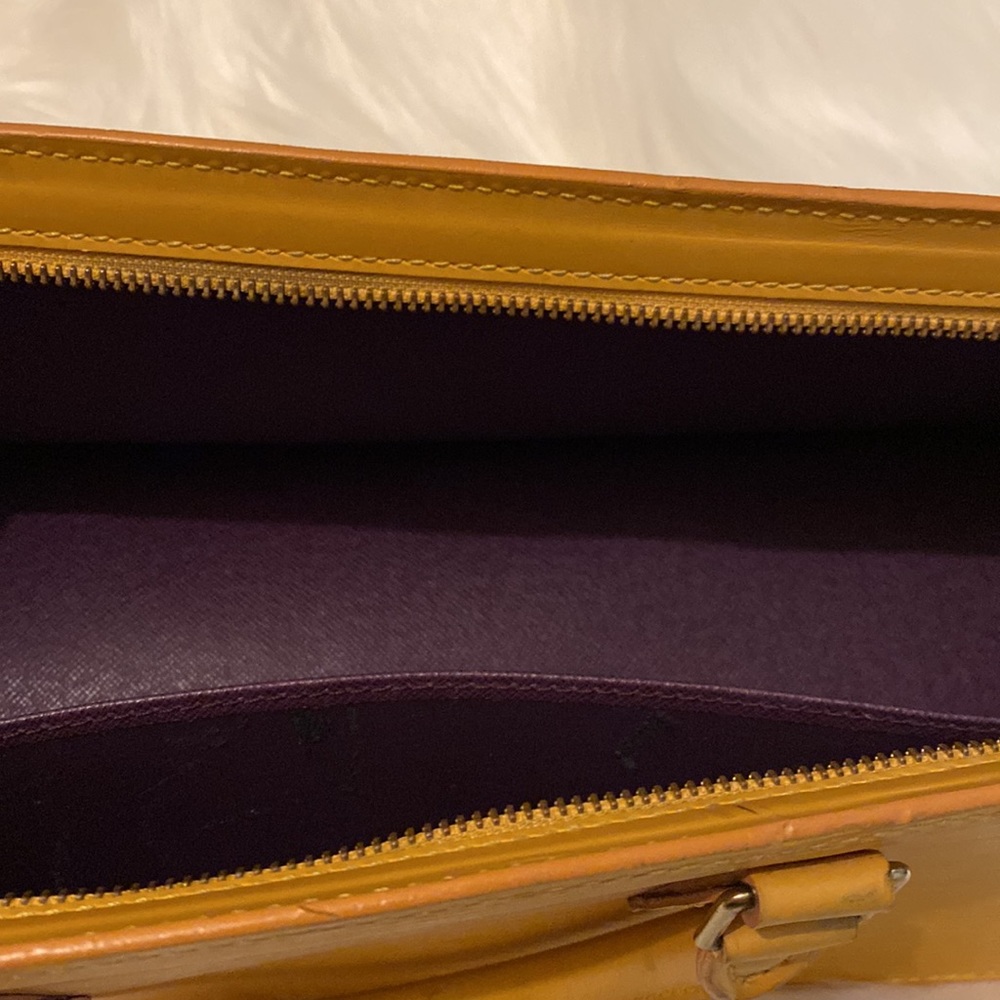🌸👜Authentic Louis Vuitton Epi Sac Triangle - Picture 12 of 16